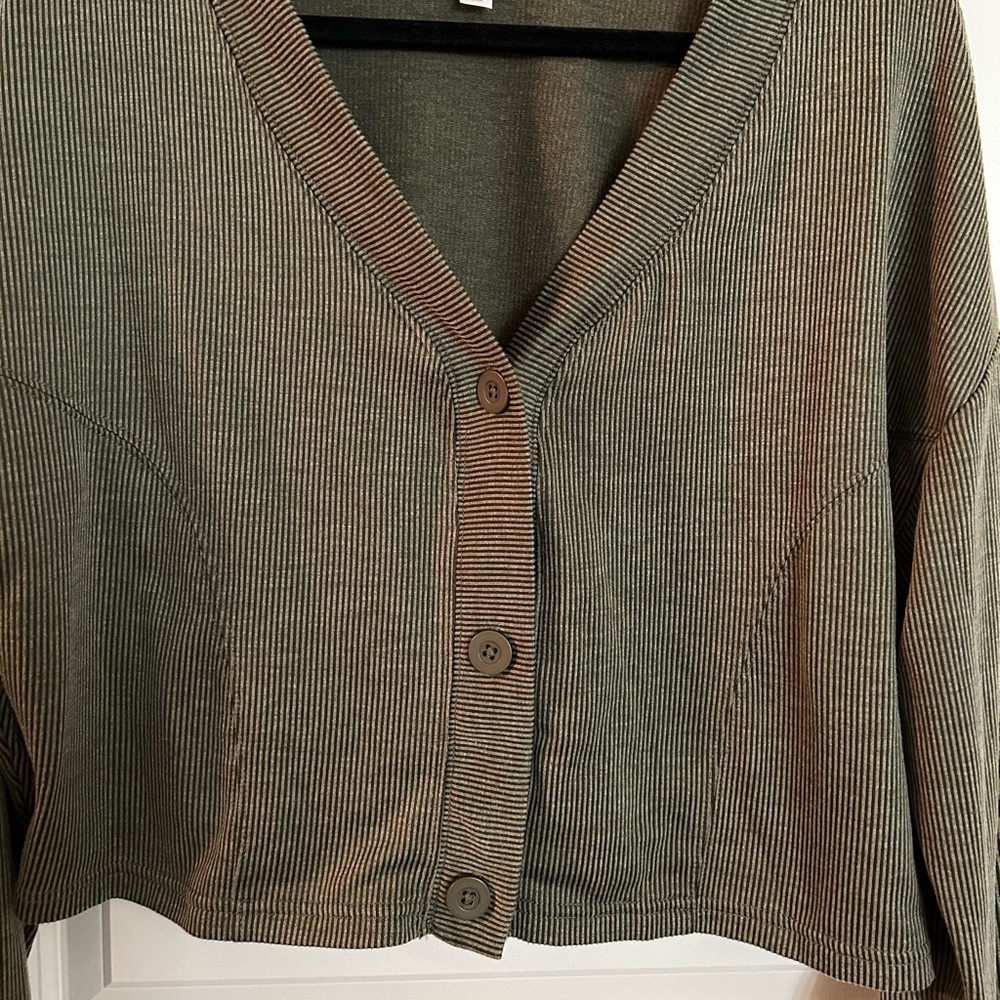 Olive Ribbed Cropped Cardigan. Size L. - Picture 4 of 4